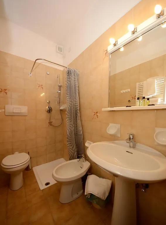 Hotel Lido Mazzini 로아노 2*,  이탈리아