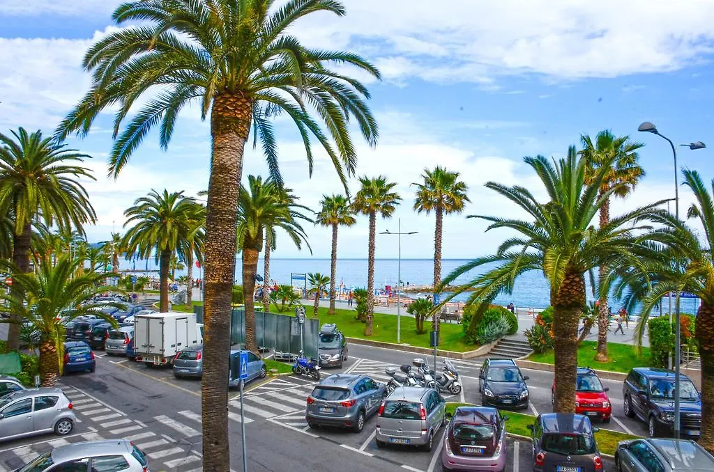 Hotel Lido Mazzini 로아노 2*,  이탈리아