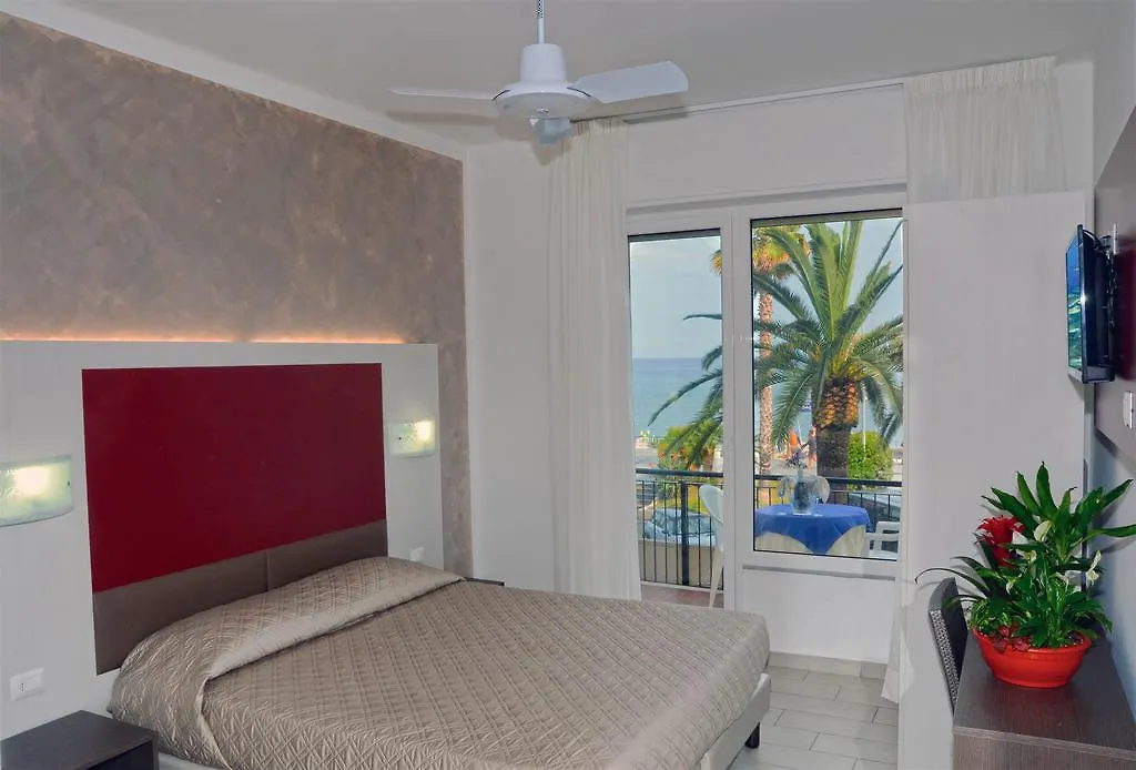 Hotel Lido Mazzini 로아노 2*,  이탈리아