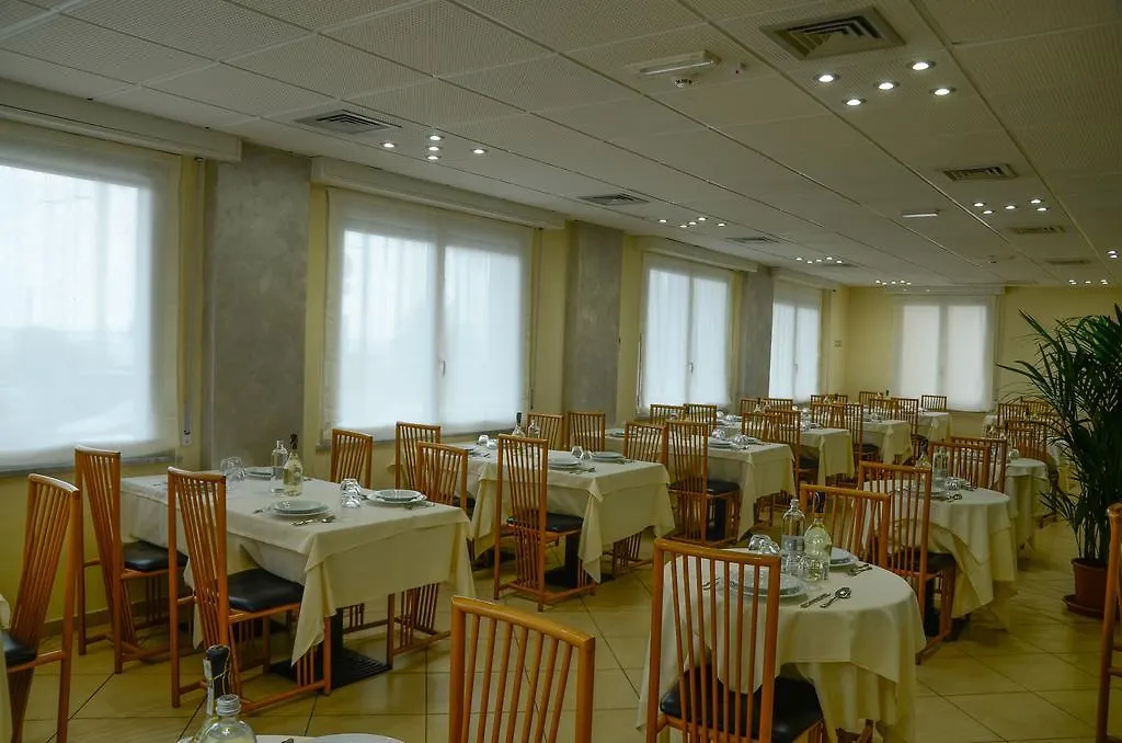 Hotel Lido Mazzini 로아노 2*,