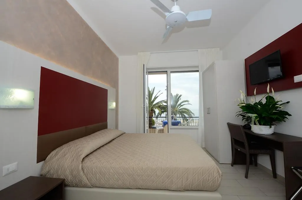 Hotel Lido Mazzini 로아노