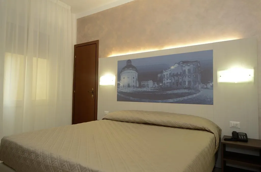 Hotel Lido Mazzini 로아노 2*,
